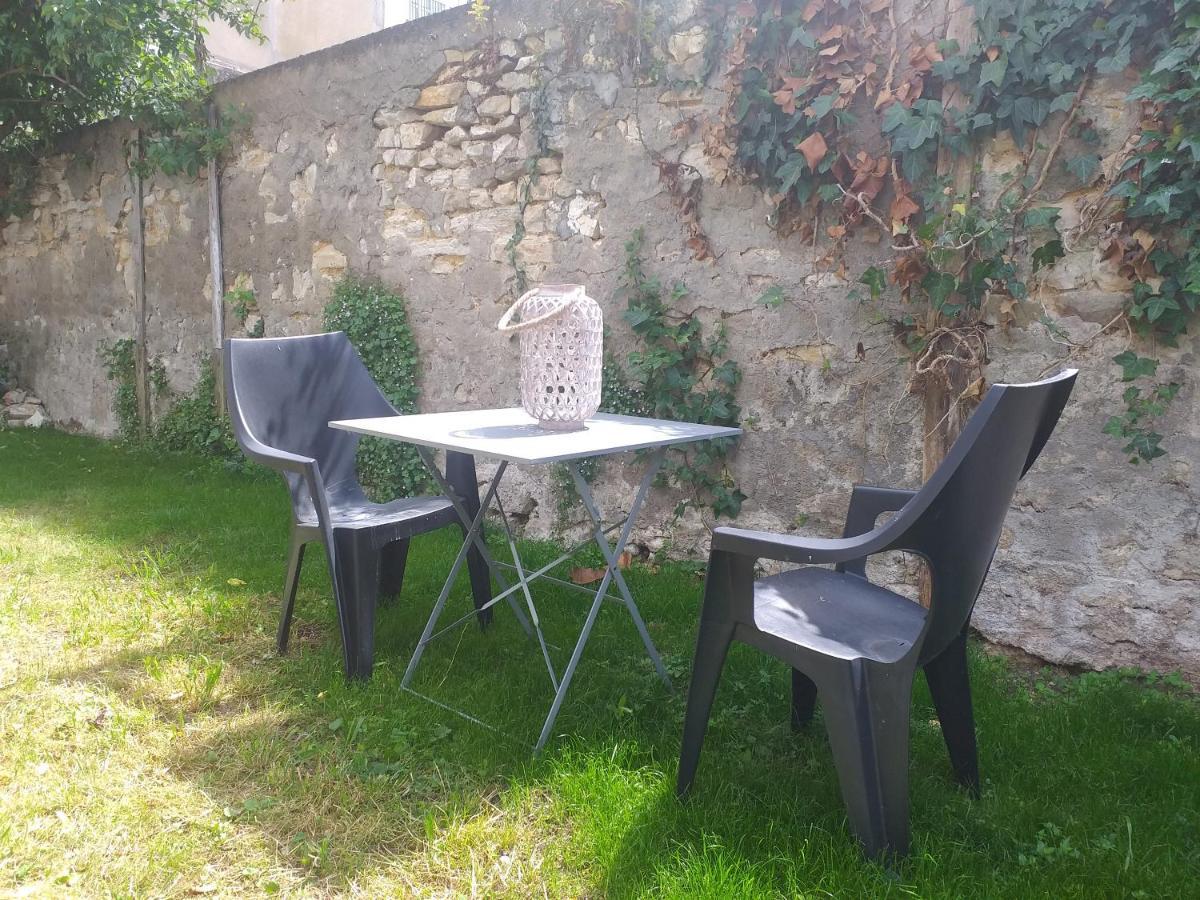 Les Volets Bleus - Refaits à neuf, deux appartements et un studio, Jardin Bourges Extérieur photo