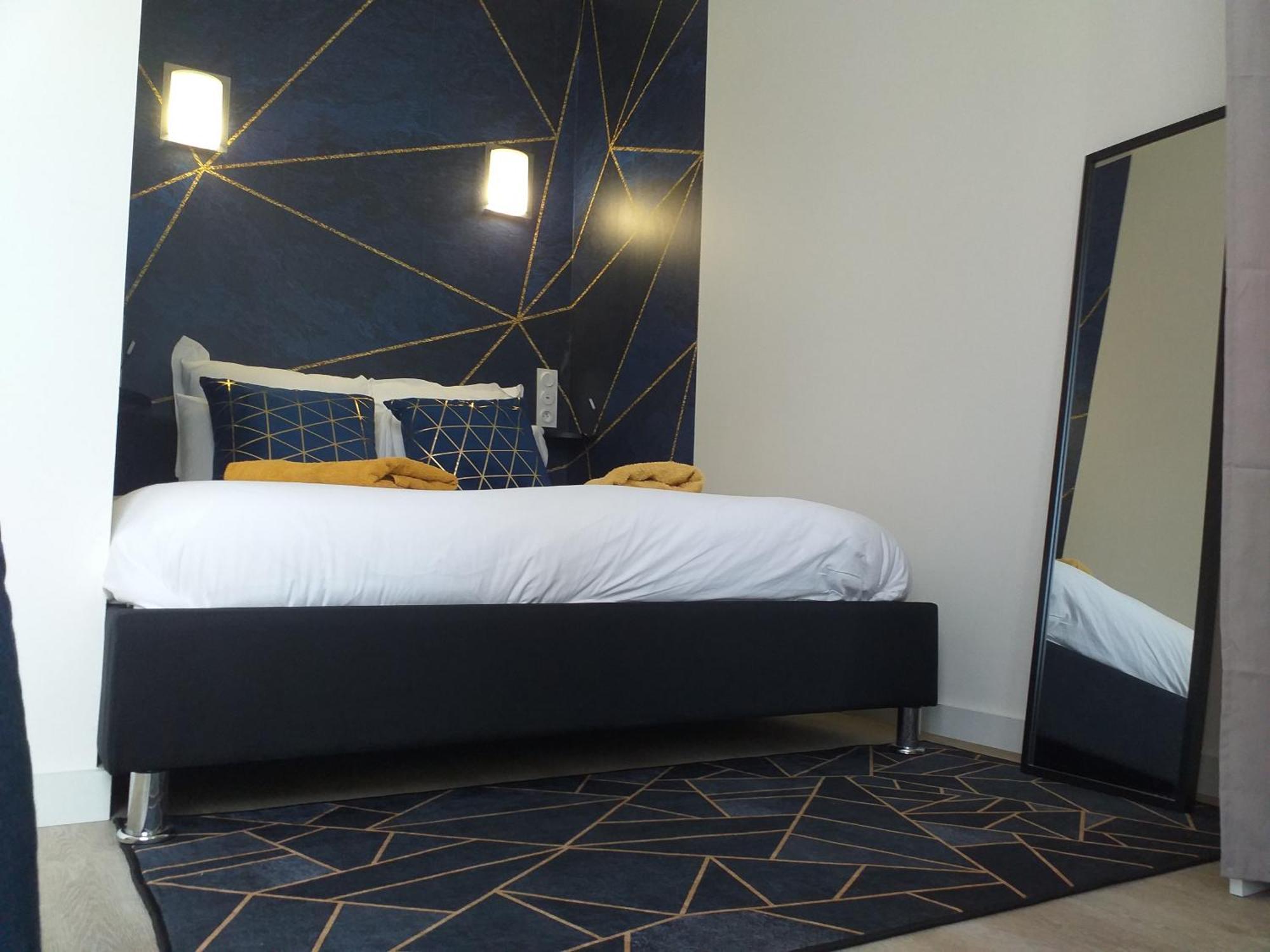Les Volets Bleus - Refaits à neuf, deux appartements et un studio, Jardin Bourges Chambre photo